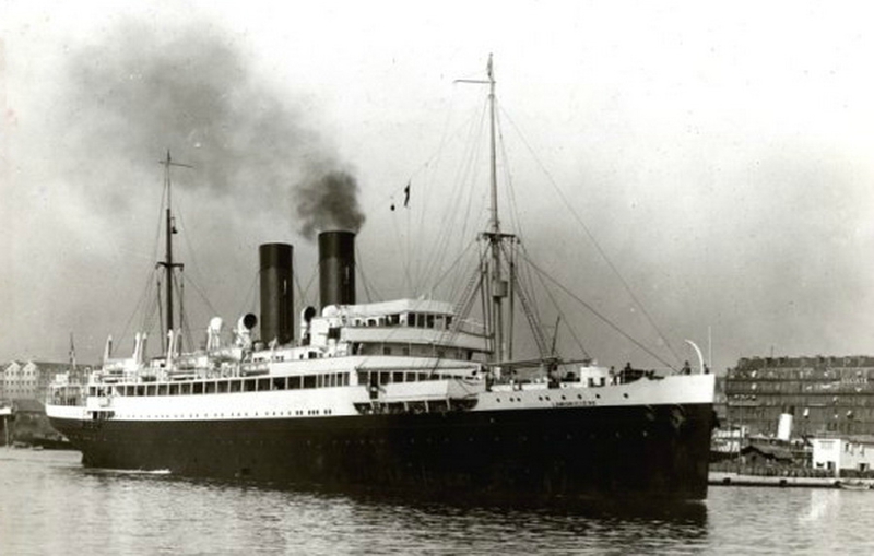 Le Lamoricière sortant du port de Marseille